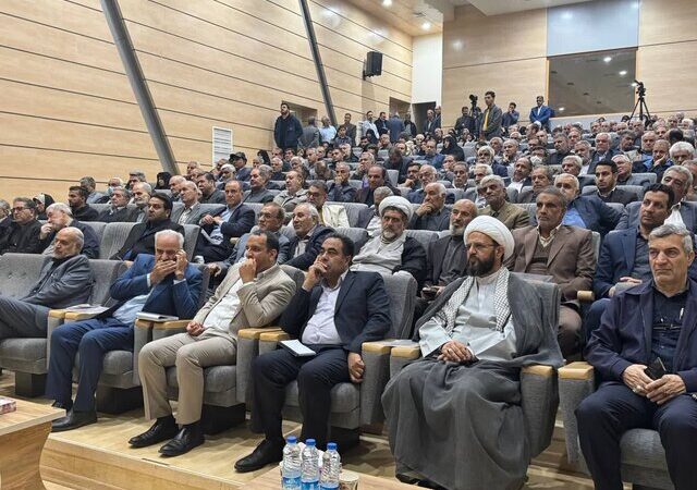 یادواره‌ای بی‌نظیر از شهدای غواص لشکر ۴۱ ثارالله در زرند؛ قاب‌های پر از درد و افتخار