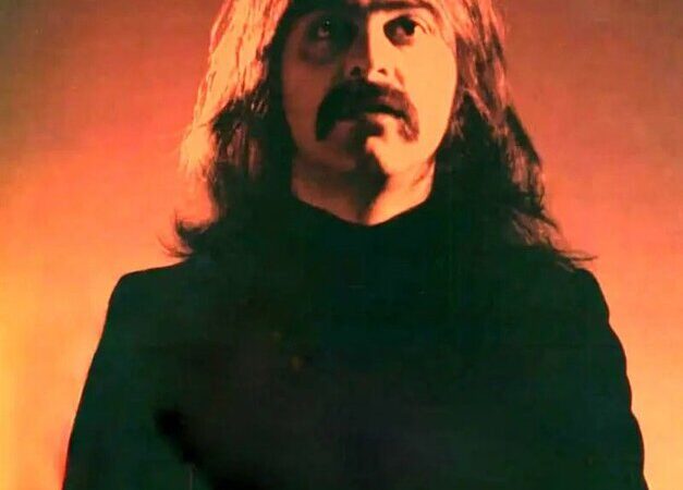 کوروش یغمایی پس از سال‌ها درخشش، با انتشار «پلاک ۴۴» موسیقی را ترک کرد!