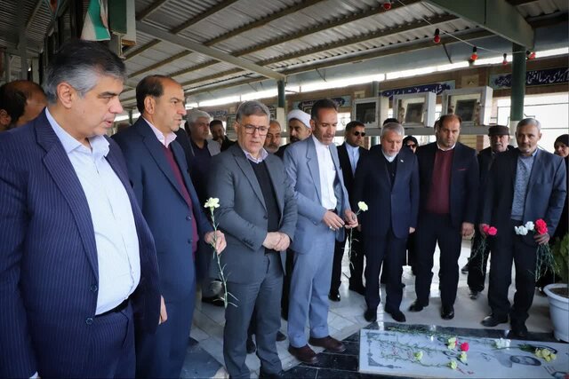 وزیر میراث فرهنگی به مقام شامخ شهدای خمین ادای احترام کرد