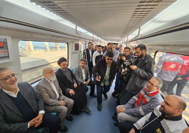 رونمایی از ۲ رام قطار متروی ملی؛ چمران وعده تولید روزانه واگن را داد