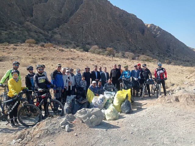 شهروندان شیرازی در ارتفاعات دست به پاکسازی بی‌سابقه زدند؛ طبیعت نفس کشید!