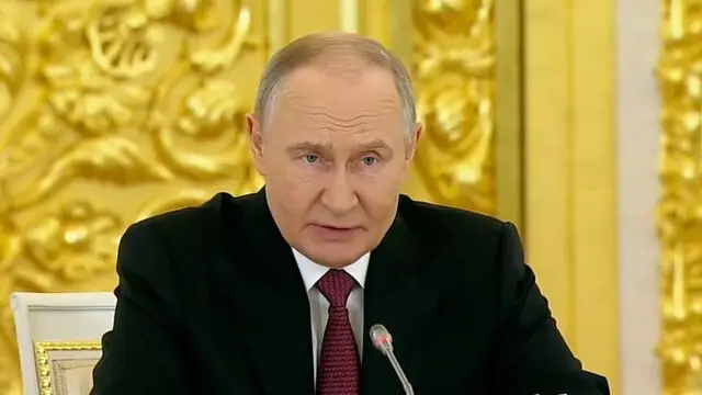 پوتین: صنایع دفاعی روسیه با قدرت و بدون توقف، نیازهای نظامی را تامین می‌کنند!