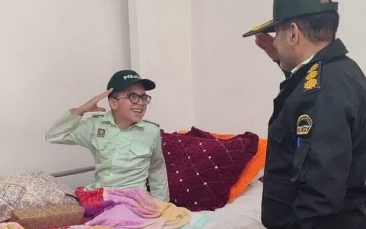 نوجوان پیشوایی با پای از دست رفته همیار پلیس شد