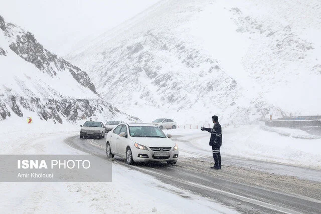 بارش برف سنگین در سقز؛ امدادرسانی فوری به ۲۵ خودرو و اسکان ۳۳۵ مسافر در شرایط سخت