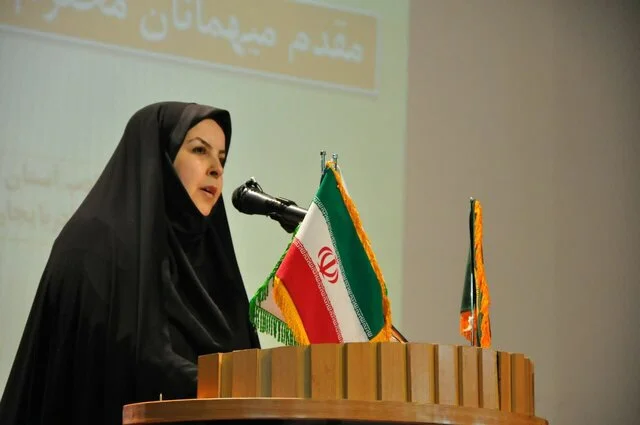 مادری که گهواره را با شعر تکان داد؛ وقتی کلمات و عشق در هم آمیختند