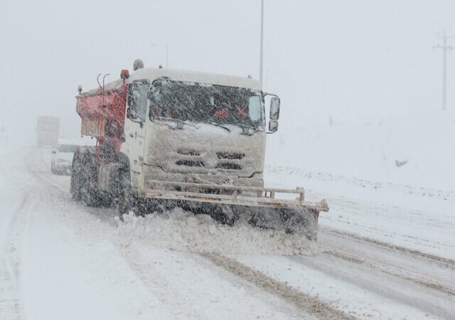 گردنه عسل‌کشان بسته شد؛ رانندگان مراقب سختی‌های مسیر باشند!