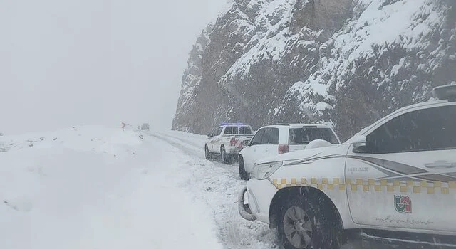 برف سنگین و لغزندگی شدید در جاده‌ها؛ محدودیت‌های ترافیکی ۲۱ آذر اعلام شد