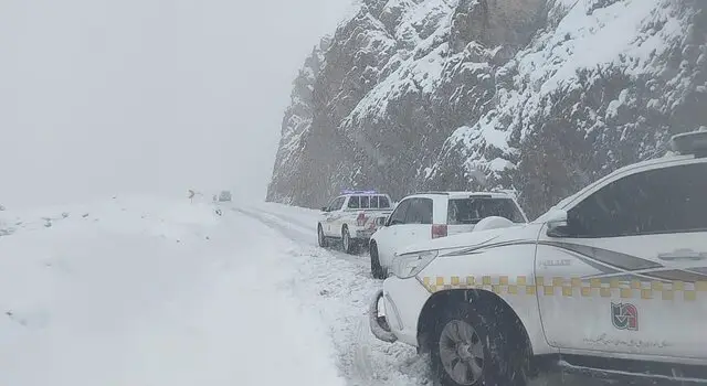 نجات نفس‌گیر ۳۴ خودرو گرفتار در برف سنگین گلستان؛ عملیات زمستانه آغاز شد