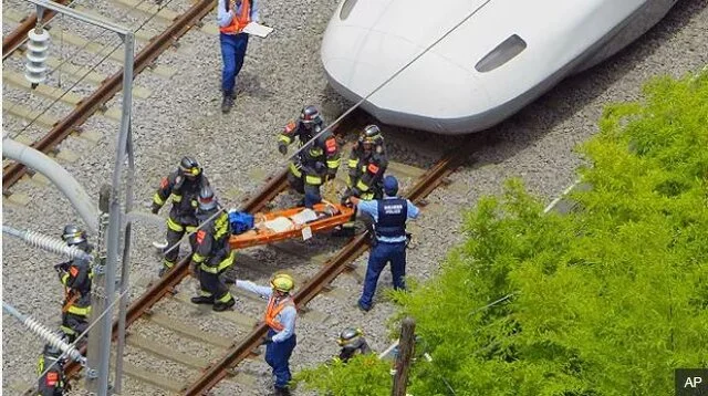 واژگونی مرموز قطار سریع‌السیر در شمال ژاپن؛ آیا راننده تنها بود؟