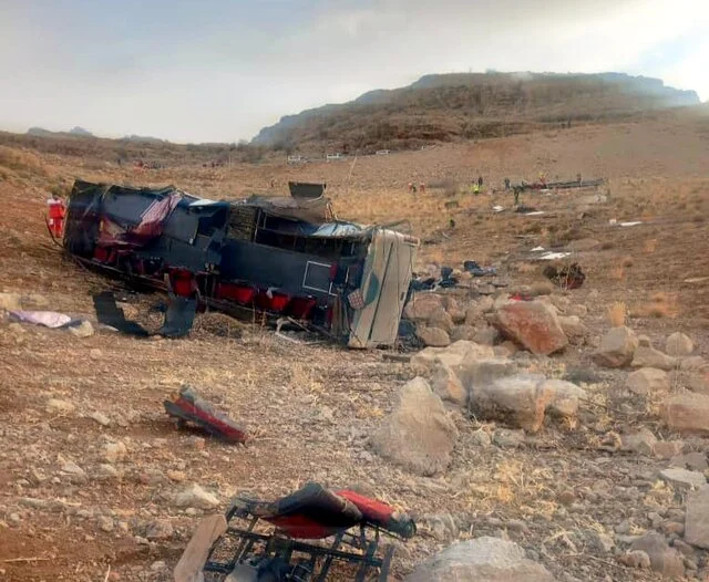 واژگونی دلخراش اتوبوس تهران-یاسوج؛ ۳ نفر جان باختند و ۱۷ نفر زخمی شدند