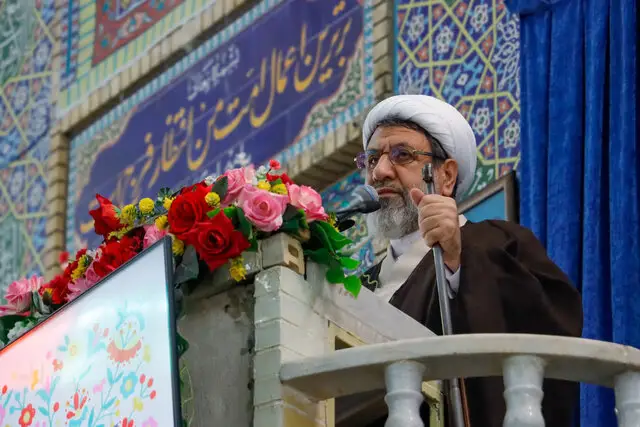 امام جمعه کرمان: جنگ ۱۲ روزه شکاف‌های اجتماعی را به طرز شگفت‌انگیزی ترمیم کرد؛ اما گرانی، مردم را رنج می‌دهد!