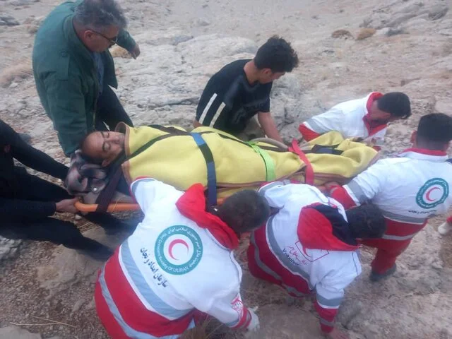 راننده اتوبوس واژگون شده تهران به یاسوج پس از ساعت‌ها گم‌گشتگی زنده یافت شد!