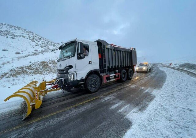 ۴۰ راهدار گلستان در آماده‌باش کامل؛ عملیات نفس‌گیر برف‌روبی و امدادرسانی در ارتفاعات!