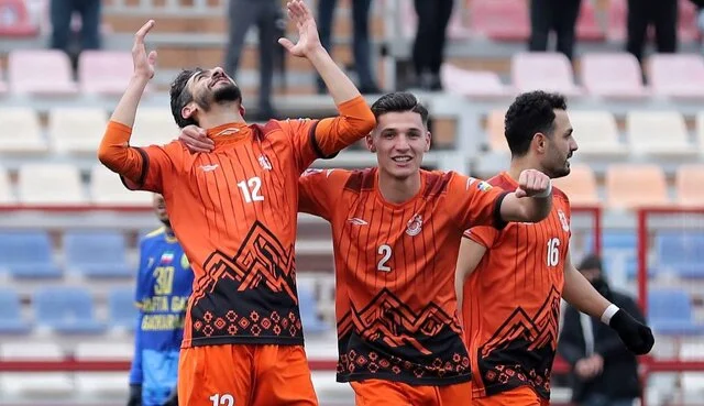 برد حساس مس‌سونگون در خانه با گل ناپلئونی علی نظری!