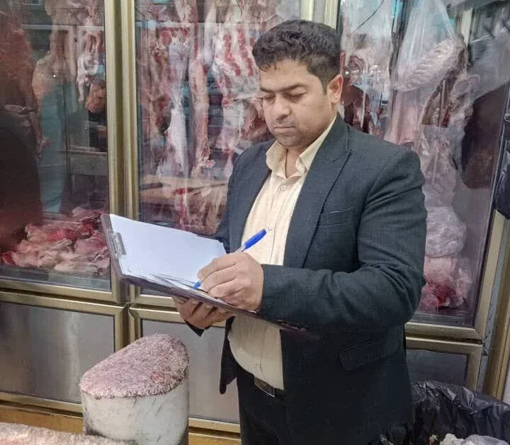 بازار ورامین در آستانه شب یلدا زیر ذره‌بین؛ کشف گوشت و اقلام فاسد شوکه‌کننده!