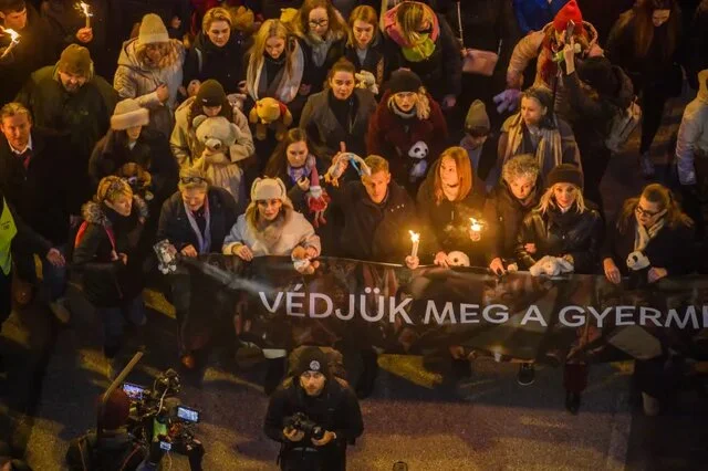 خشم مردم مجارستان علیه نخست‌وزیری که وعده حمایت از کودکان داد اما رسوایی‌ها را پنهان کرد!