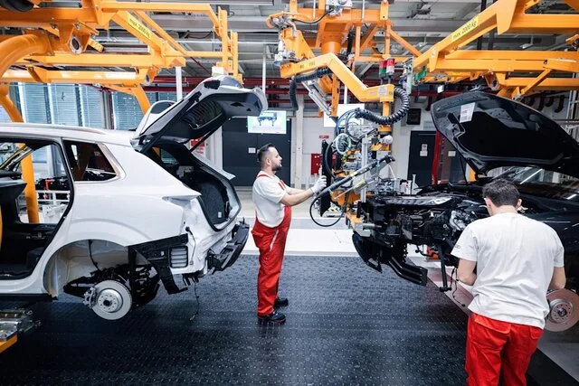 اتحادیه اروپا در تلاش برای تمدید مهلت ممنوعیت خودروهای بنزینی تا ۲۰۴۰؟