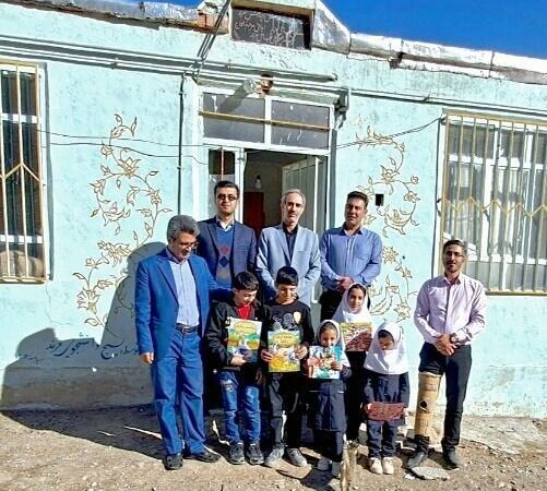 معلمی که با زانوی شکسته، شعله آموزش را خاموش نکرد!