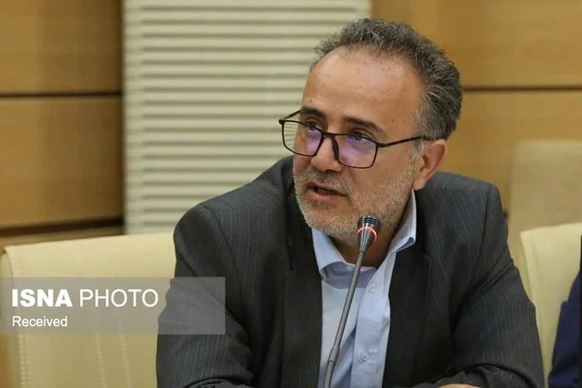 نماینده مجلس: فساد، ضربه‌ای سهمگین‌تر از تحریم‌ها به کشور وارد می‌کند!