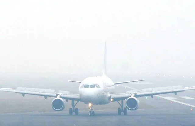 مه غلیظ در اهواز؛ ۷ پرواز لغو و برنامه مسافران به هم ریخت!
