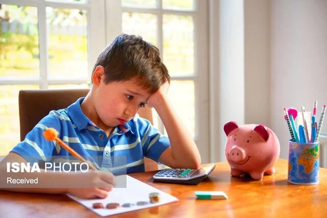 چرا آموزش سواد مالی به نوجوانان، کلید تصمیم‌گیری‌های هوشمندانه آینده است؟