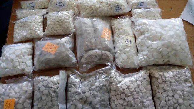 کشف حیرت‌انگیز ۳۴ هزار قرص غیرمجاز در تفرش؛ قاچاقچیان دستگیر شدند!