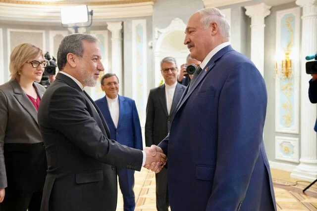 دیدار مهم عراقچی با لوکاشنکو در مینسک؛ احترام ویژه به یاد شهدای جنگ جهانی دوم