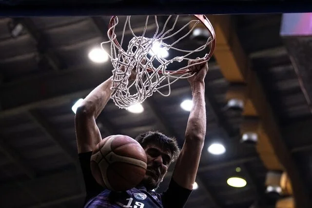 رعد اصفهان در آستانه نبرد حساس خارج از خانه مقابل پترونوین ماهشهر؛ آیا روند رو به رشد حفظ می‌شود؟