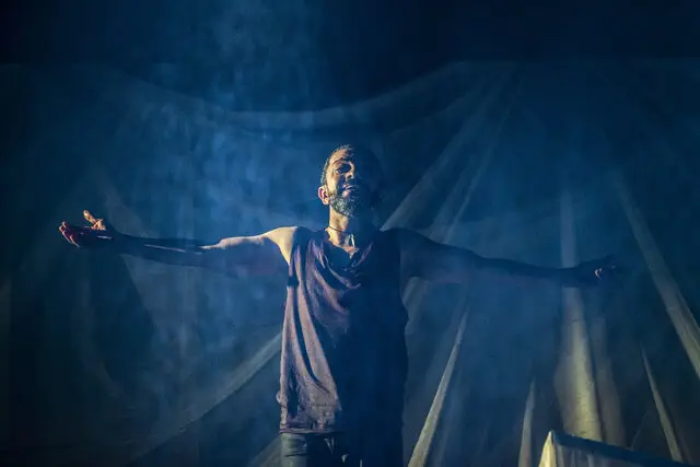 کارگردان نمایش «الان در آینده خودم هستم» پرده از رازهای تلخ زندگی همایون برداشت!