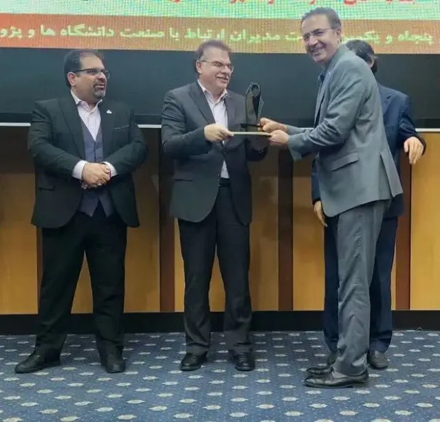 درخشش بی‌سابقه دانشگاه تبریز با کسب ۳ عنوان ملی در هفته پژوهش ۱۴۰۴