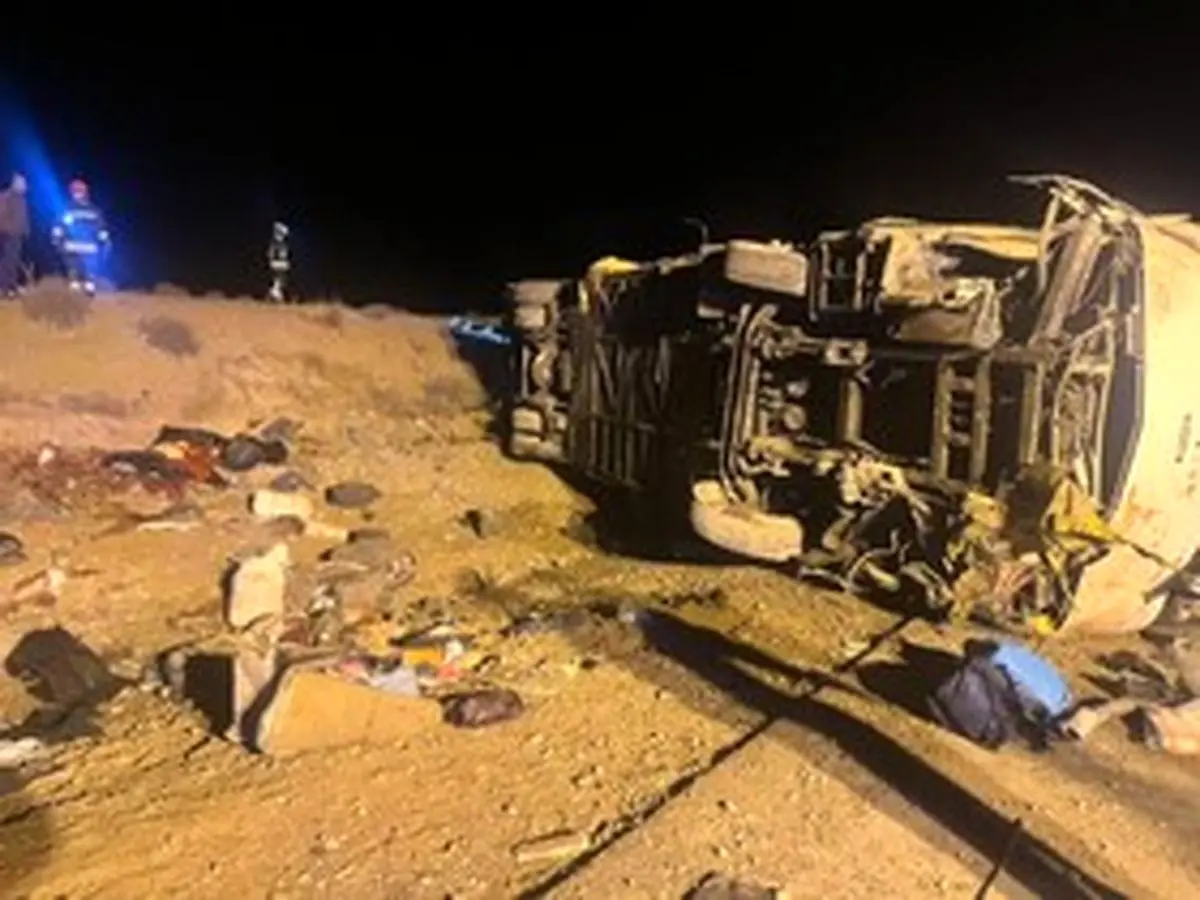 واژگونی دلخراش اتوبوس در نطنز؛ ۱۰ نفر جان باختند + ویدئو