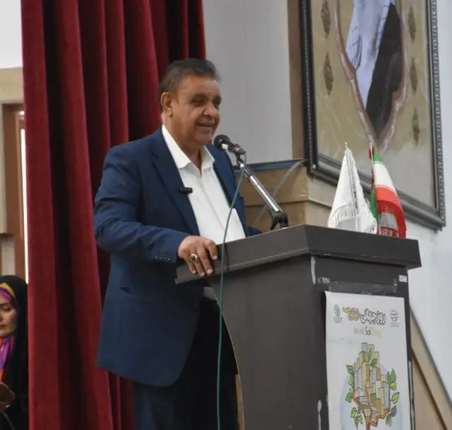 رئیس شورای شهر زاهدان هشدار داد: نگاه‌های منطقه‌ای منابع خاک را تهدید می‌کند!