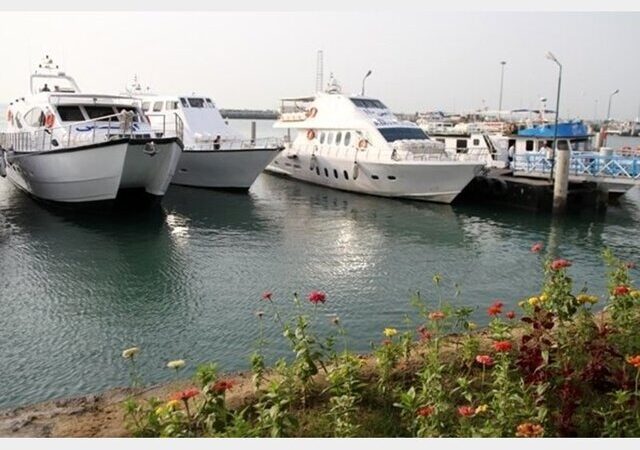 تعطیلی ناگهانی بنادر حقانی و ذاکری؛ موج دریا سفرهای مسافری را متوقف کرد!