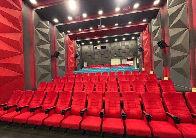 پروژکتورهای بی‌کیفیت؛ عامل خاموشی سینماهای تازه‌تأسیس قم!