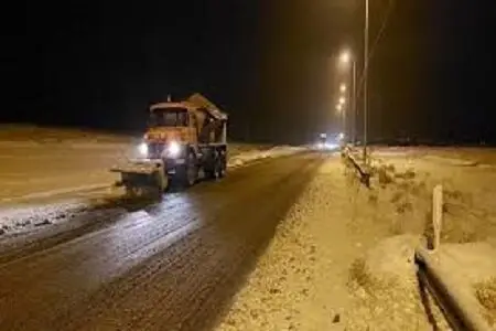 برف‌روبی بی‌وقفه و نمک‌پاشی گسترده در ۲۶۰ کیلومتر از جاده‌های برف‌گیر جنوب کرمان