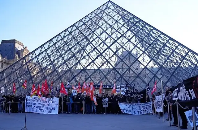 اعتصاب کارکنان، لوور پاریس را به تعطیلی کشاند؛ بحران تازه موزه افسانه‌ای!