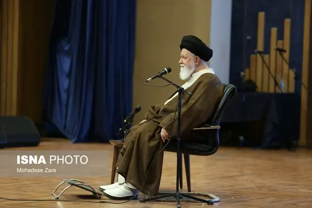 آیت‌الله علم‌الهدی: مبارزه بی‌امان با همه انواع دخانیات باید سرلوحه باشد!