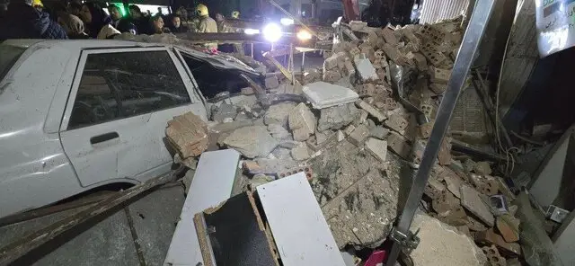 نجات معجزه‌آسا ۴ نفر زیر آوار ریزش ساختمان یافت‌آباد؛ جزئیات حادثه تکان‌دهنده امروز