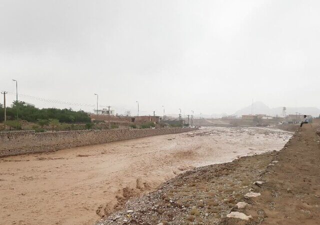 عنبرآباد در محاصره سیلاب؛ درخواست فوری تجهیزات سنگین و امدادی برای نجات روستاها