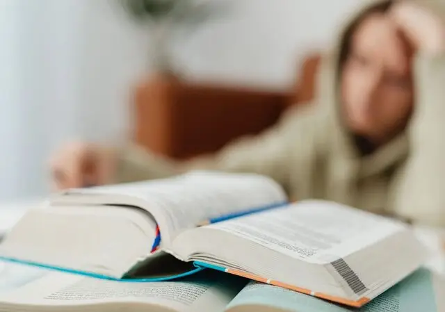 راز تلخ خوابگاه‌های دانشجویی؛ چرا ۷۰ درصد دانشجویان انگلیسی در انزوا گرفتارند؟