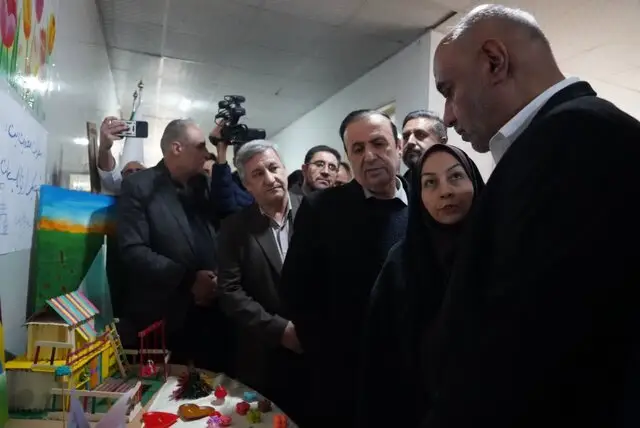 وزیر کار در مرکز توانبخشی شهید رجایی تاکستان؛ نگاهی نزدیک به دنیای معلولان ذهنی