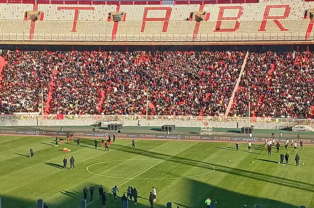 استقبال بی‌نظیر و حاشیه‌های عجیب دیدار پرسپولیس و تراکتور در تبریز!