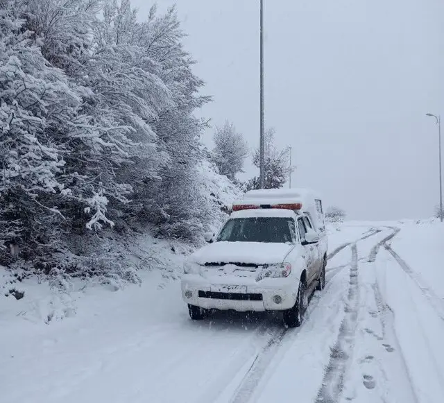 بارش سنگین برف و باران جنوب کرمان را فلج کرد؛ محورهای اصلی مسدود و قطعی برق در راین!