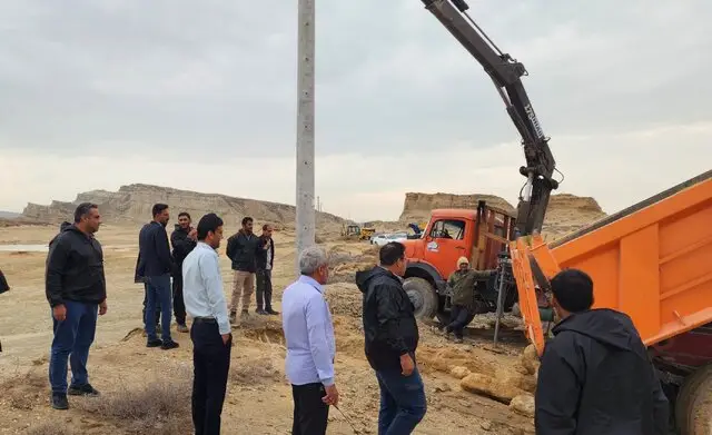 باران شدید جاده گوران قشم را در تاریکی و سکوت فرو برد!