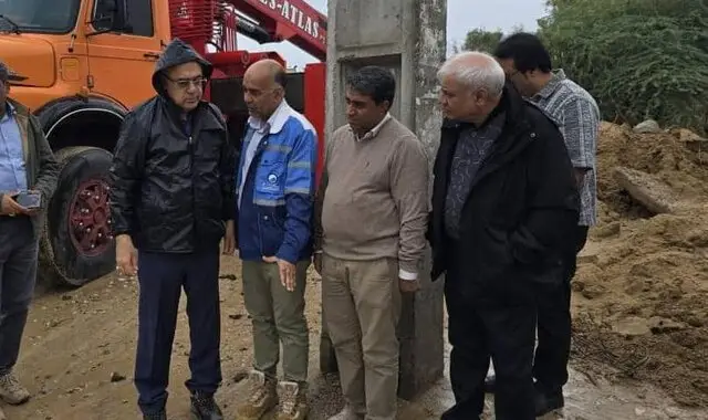 استاندار هرمزگان با بازدیدی فوری، روند بازسازی شبکه آب و فاضلاب بندرعباس را تسریع کرد