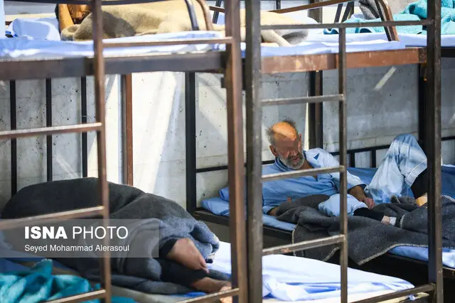 آیا گرمخانه‌های تهران در شب‌های سرد، ظرفیت کافی برای پذیرش معتادان و بی‌خانمان‌ها دارند؟