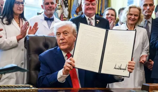 ترامپ با دستور تاریخی ماری‌جوانا را از فهرست مواد ممنوعه خارج کرد!