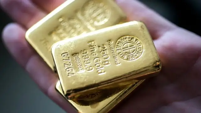 سقوط آرام طلا در بازارهای جهانی؛ چرا قیمت‌ها عقب‌نشینی کردند؟