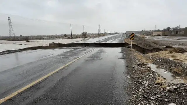 بارش‌های سنگین جیرفت پل محمدآباد را ویران کرد؛ محور بلوک – جیرفت مسدود شد!