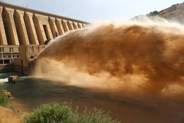 فرماندار میناب هشدار داد: بازگشایی دریچه سد استقلال و خطر سیلاب‌های گل‌آلود!